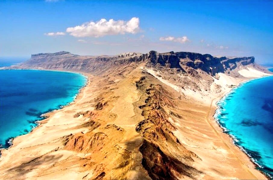 сокотра остров пляжи. побережье йемена. йеменский остров сокотра. калансия сокотра. архипелаг сокотра.