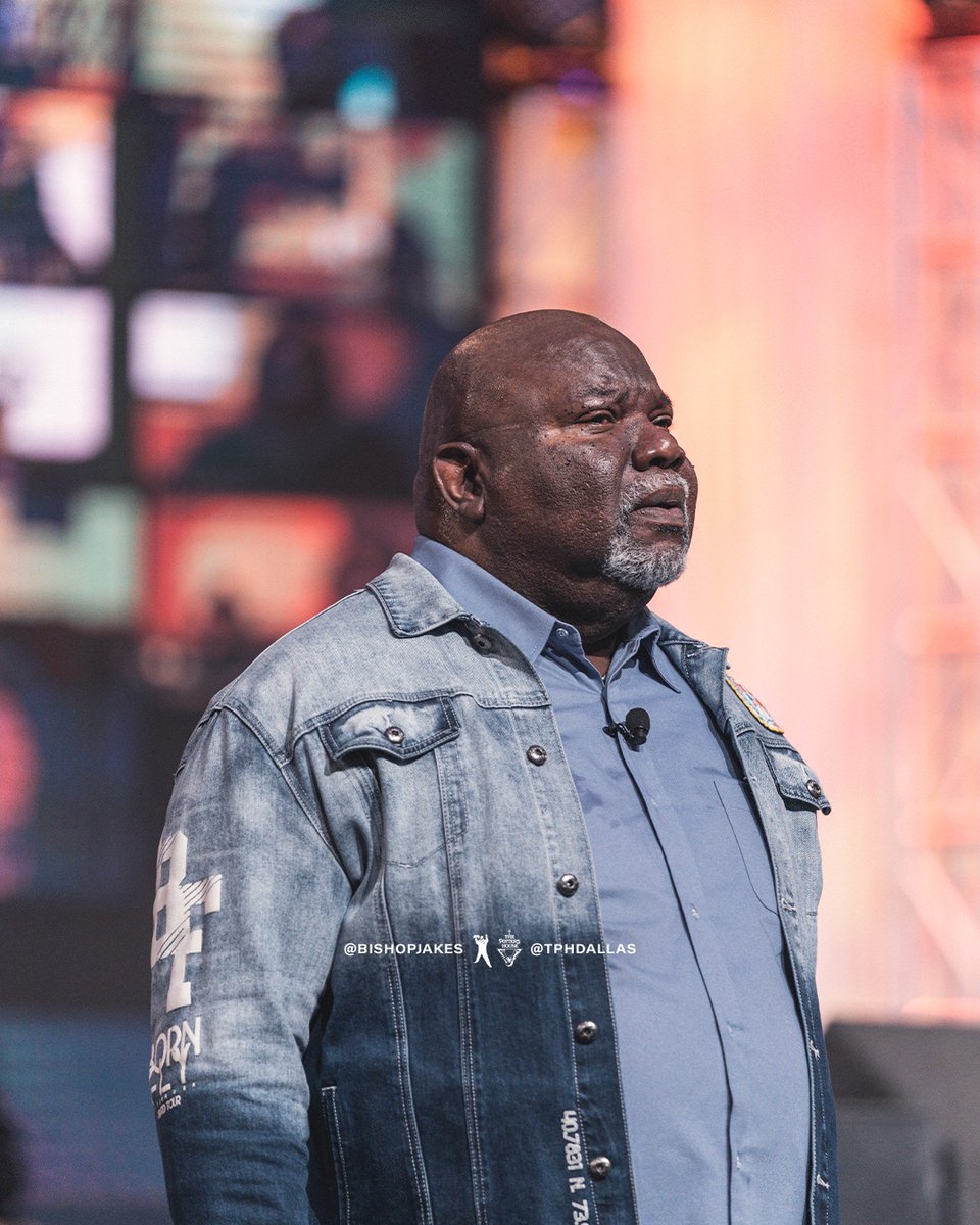 BishopJakes's tweet photo. The sermon may be over, but God’s still working! Thank you for joining us at The Potter’s House, and we hope to see you next time! Be sure to watch the rebroadcast of “#SilentSermonsOfGod” TONIGHT at https://t.co/6TB6JThmtn or the T.D. Jakes Mobile App. #SundayService #TPHDallas https://t.co/yIgVFdW8JU