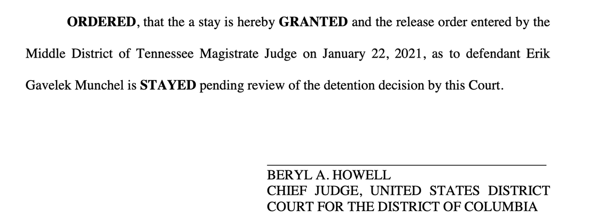 A federal judge has BLOCKED the release of so-called 'zip tie guy' Eric Gavelek Munchel—the Capitol rioter who invaded the Capitol with his mother—until she can review a Tennessee judge's ruling on the matter. Background, via @ColinKalmbacher and me lawandcrime.com/u-s-capitol-si…