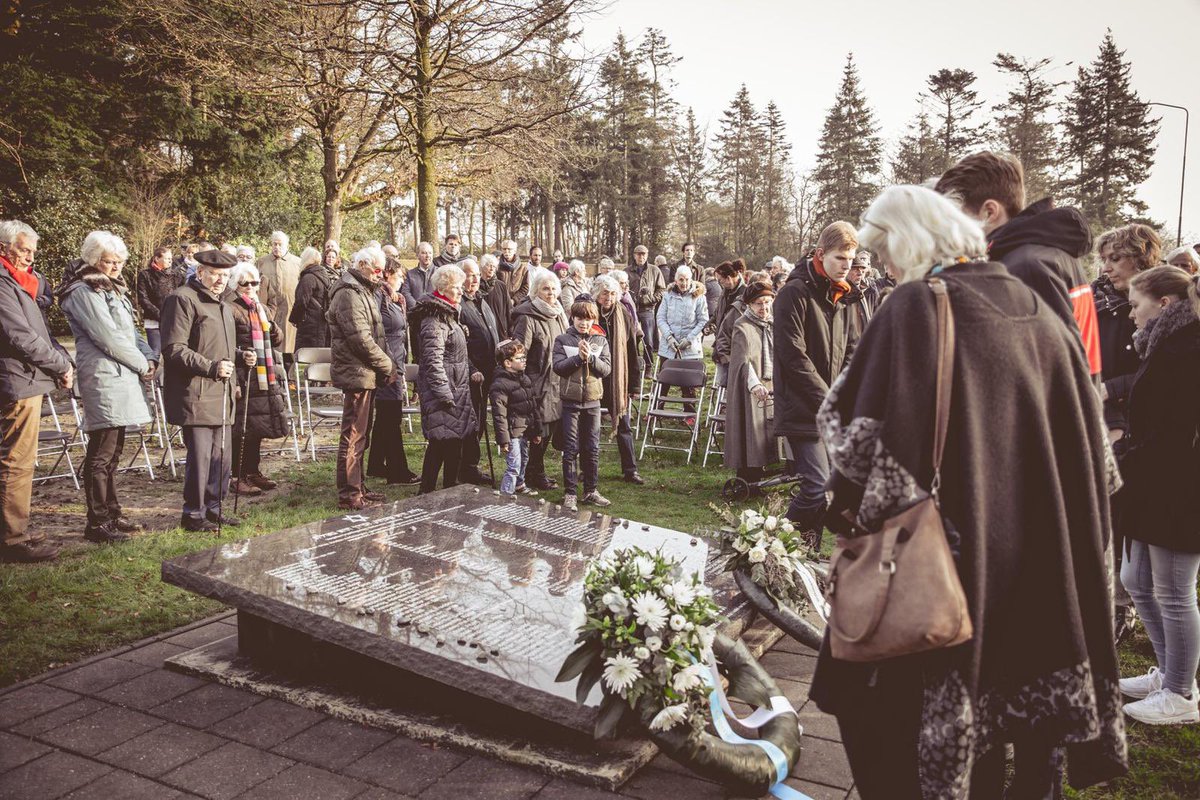 joodsede's tweet image. Helaas kan de Holocaustherdenking bij het Joods Monument in Ede dit jaar vanwege de coronamaatregelen niet doorgaan. Normaal staan we elk jaar de laatste zondag van januari stil bij de Joden die in @GemeenteEde zijn opgepakt en gedeporteerd, nu gedenken we hen in stilte.