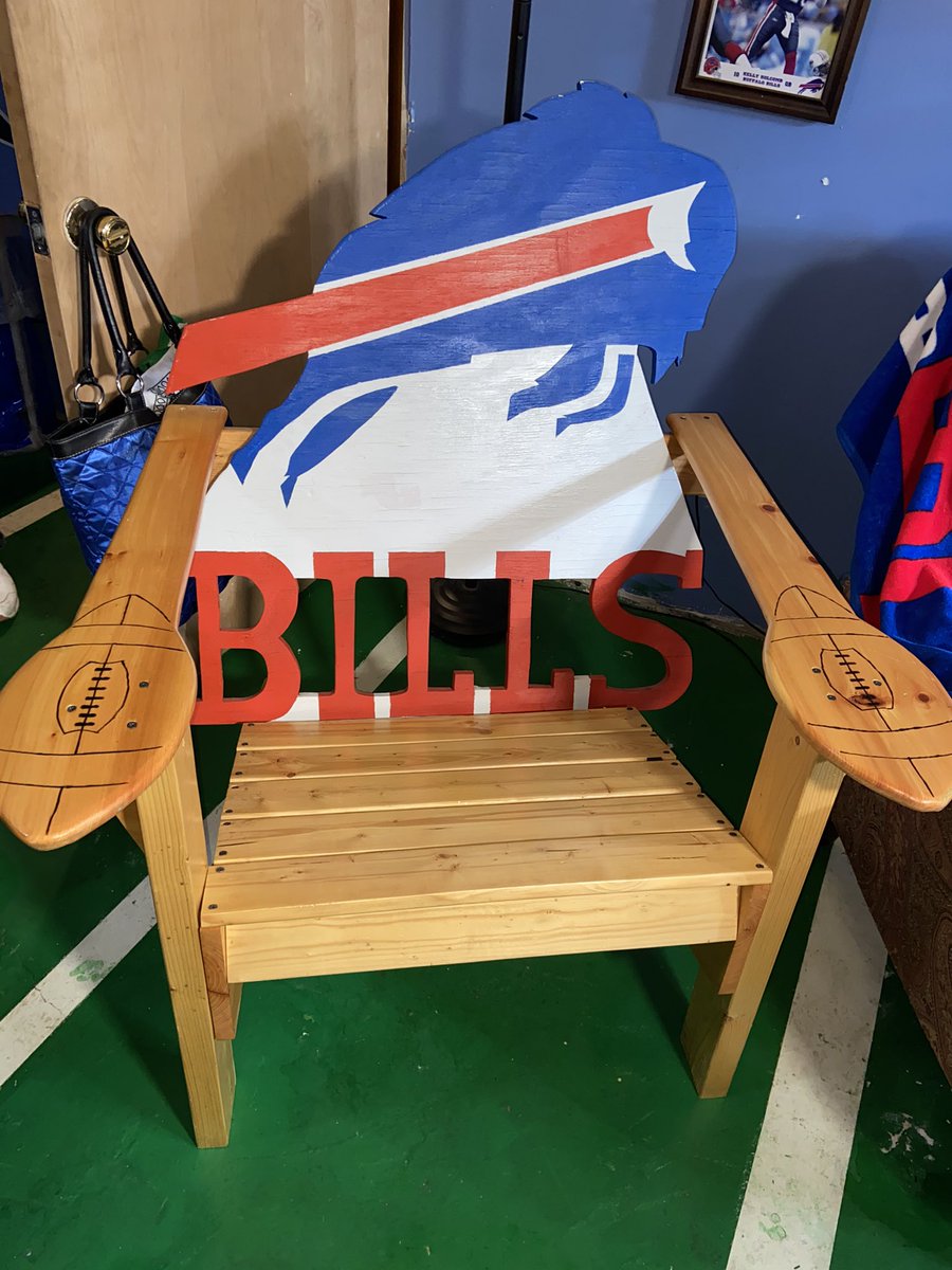 AdamChodak's tweet photo. I’m in Ann Marie Jermyn’s “Chick Cave” in Rochester, NY! We’ll give you a tour today on @News_8 and @news4buffalo from 4-6 pm. #BillsMafia (That’s some vintage champagne btw!) https://t.co/TEyWs28cmt