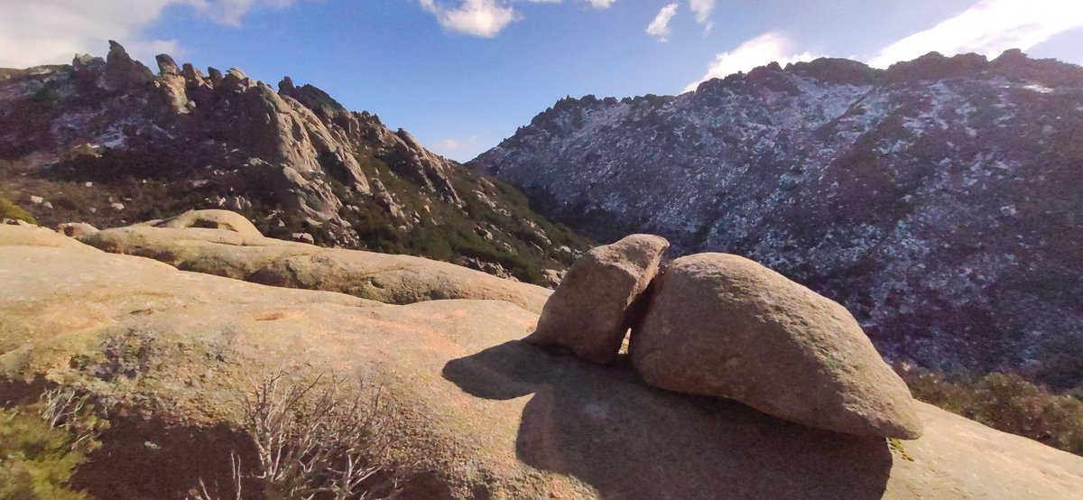 Aún con poca nieve en cotas bajas del @pnguadarrama la maravilla del agua sigue actuando...