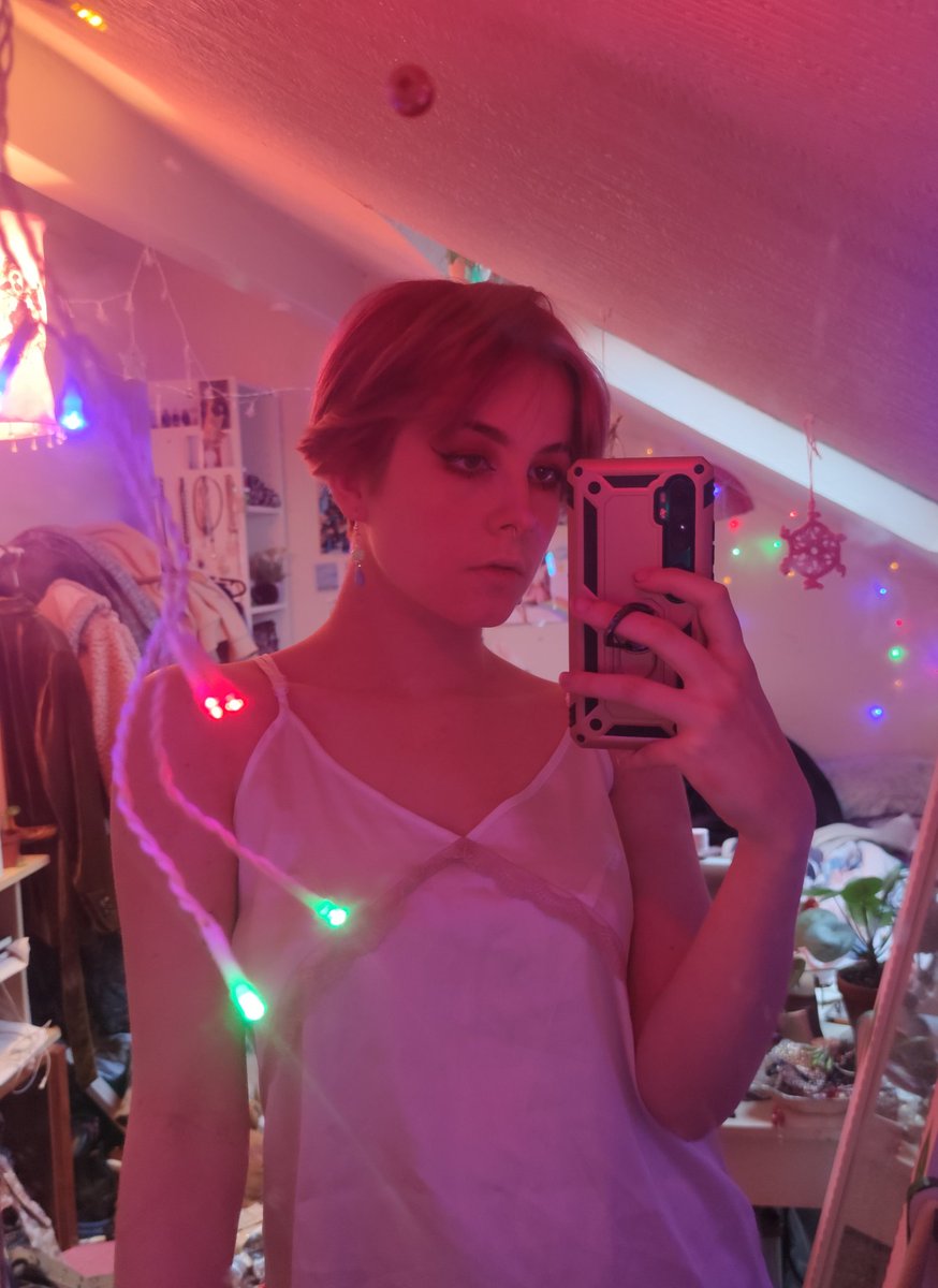 herbby19's tweet photo. Blueghh long time no see thought I'd post a lil selfie https://t.co/RnzkNVTcT8