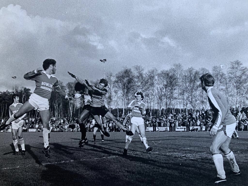 In ‘84 kwamen Johan Cruijff en Ruud Gullit met Feyenoord op bezoek in Harderwijk! #terugblik 🎞
