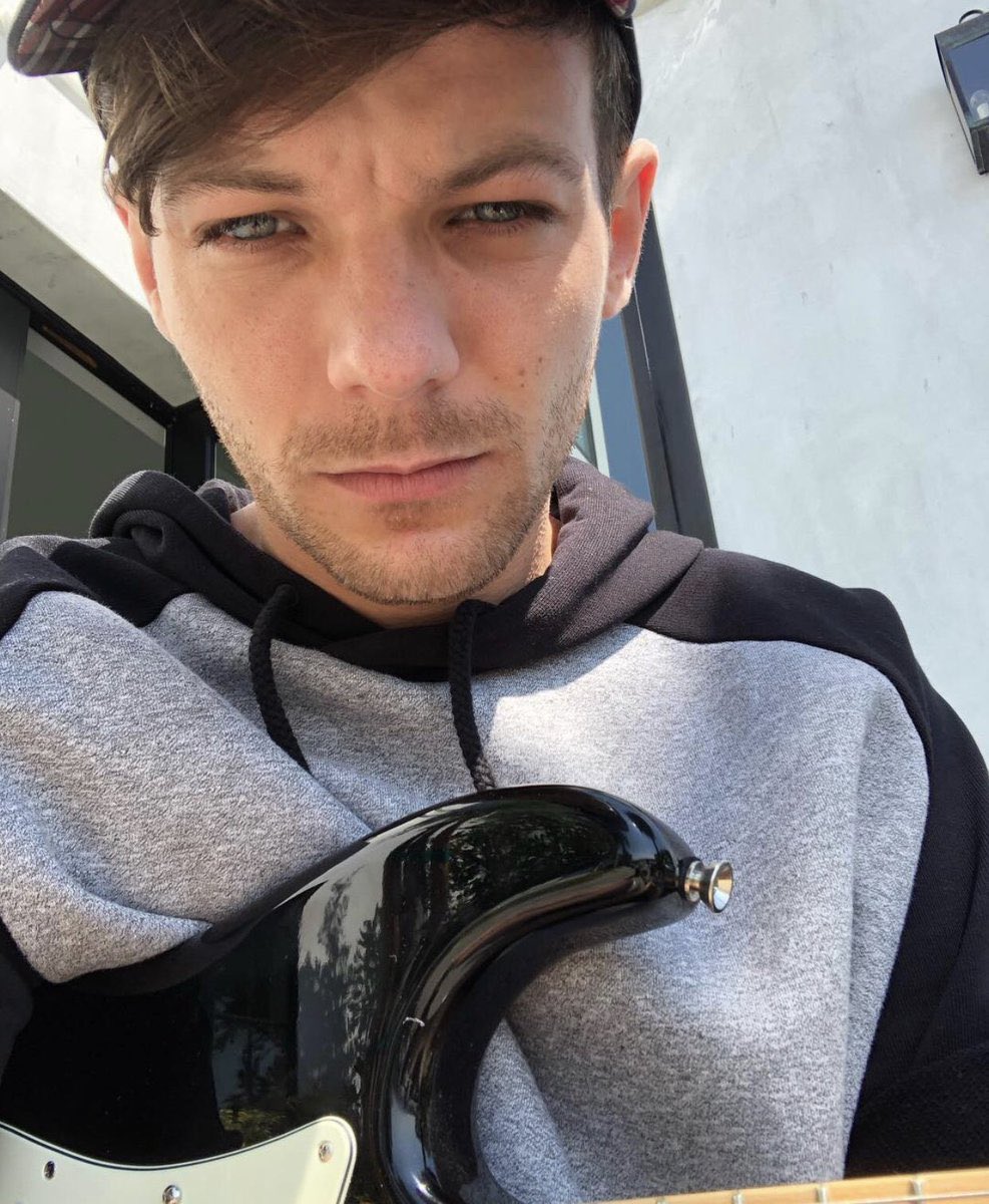 missxsgolden's tweet photo. #lovelylouies :v https://t.co/MsR8fbun4k