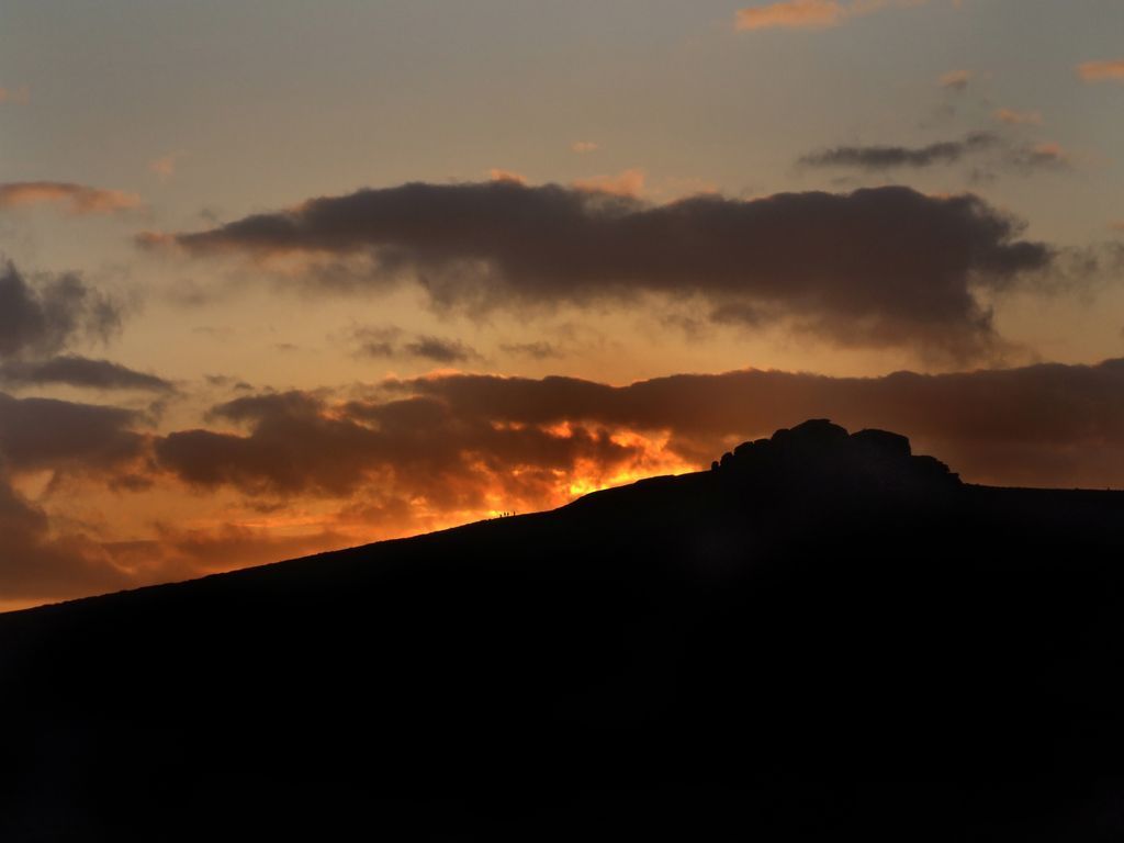DevonTopDaysOut's tweet photo. Hereโs a bit of inspiration, a stunning pic sunset over Haytor, Dartmoor captured by talented photographer Dougie Worthington #dailyexercise #loveDevon #walk #lockdown #Devonlockdown #DreamNowVisitLater #loveDevon @VisitDevon https://t.co/qoBe1rZ3Dd