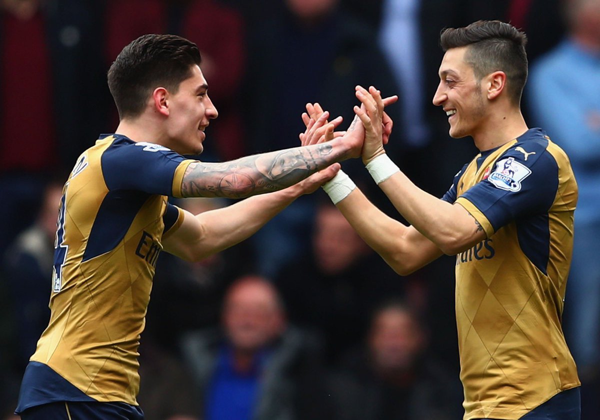 HectorBellerin's tweet photo. Always hard to see top players leave our dressing room. It’s been a pleasure to share so many good memories with you. Wish you all the best @MesutOzil1088! https://t.co/OeIy4vqWIF