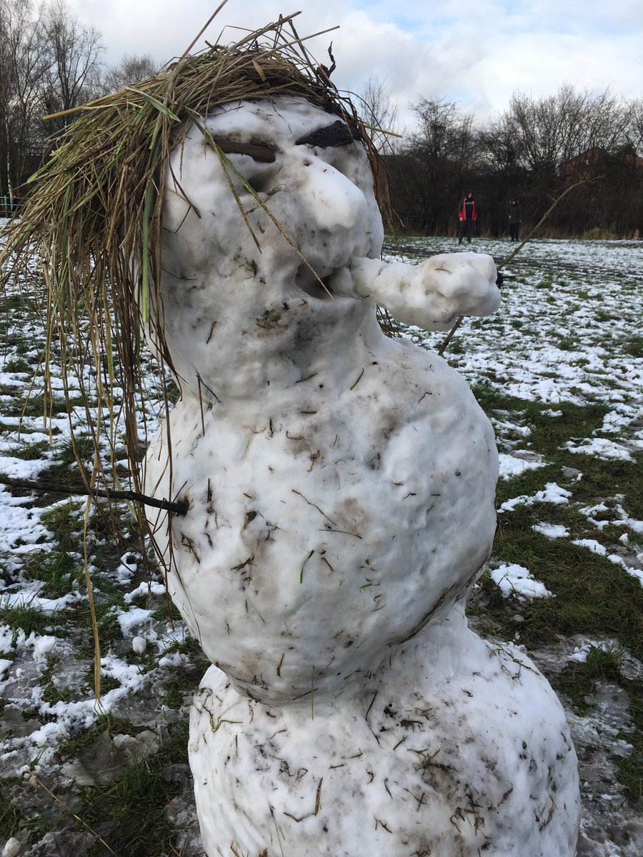 GilesElliott1's tweet photo. Some impressive Mancunian snowpersons (and a snowcat) inc one with a spliff (I think) @Jonathan_Tallon @RevRachelMann #HighfieldPark #levenshulme #randomcreativity https://t.co/V2xsz5nc0C