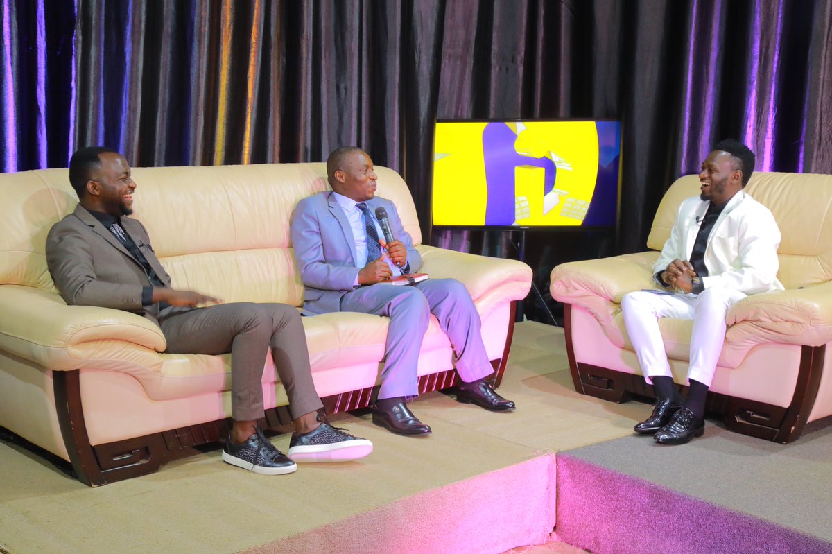 thechoice_live's tweet photo. sweep Left
#CleophasBarore avuze ku Igare ndetse na Saa Moya amagambo azigize ahishura ko yazumvise kubera abantu ndetse anavuga kuri za Shene za Youtube zikora ibitandukanye numwuga
turi live ku @isibotvofficial na youtubechannel yacu #philpeter250
Sunday @thechoice_live https://t.co/jWBRqZxOZS