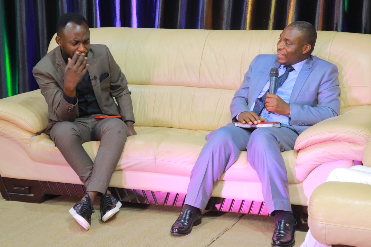 thechoice_live's tweet photo. sweep Left
#CleophasBarore avuze ku Igare ndetse na Saa Moya amagambo azigize ahishura ko yazumvise kubera abantu ndetse anavuga kuri za Shene za Youtube zikora ibitandukanye numwuga
turi live ku @isibotvofficial na youtubechannel yacu #philpeter250
Sunday @thechoice_live https://t.co/jWBRqZxOZS