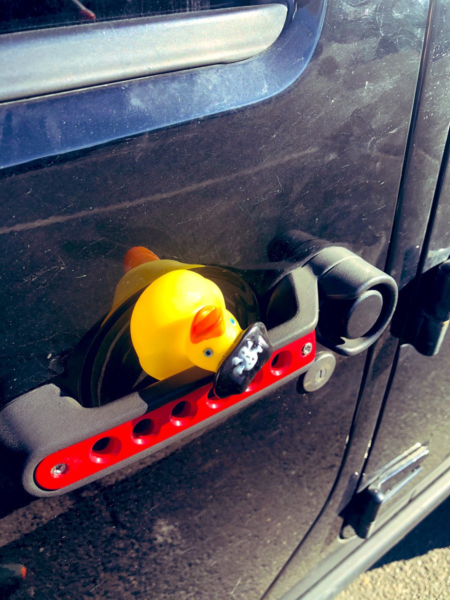 ParadiseJP's tweet photo. Double #duckduckjeep. Both of our Rubis (2013 and 2019) duckducked while parked next to each other in Bethel, CT.  #jeep #jeeplife https://t.co/mNTp2TBuH7