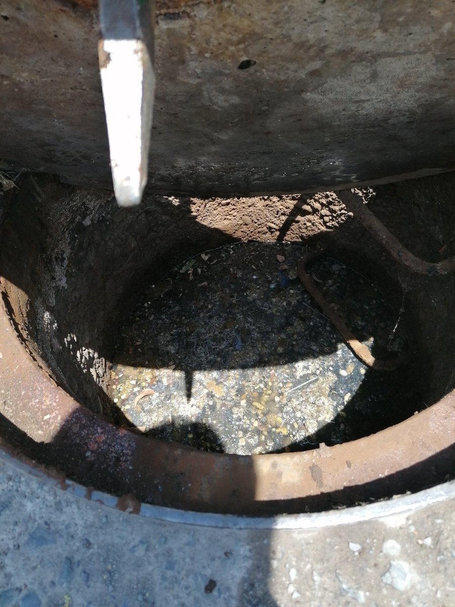 EMILSSON7's tweet photo. @biobio estimados, comuna la pintana, calle Bernardino parada esquina pasaje gaspar cabrales alcantarillas rebalsadas, se contacto con agus andinas y aun no hay respuestas, los baños no se pueden utilizar aguas estancadas...favor es urgente https://t.co/NGG9ihfsDo