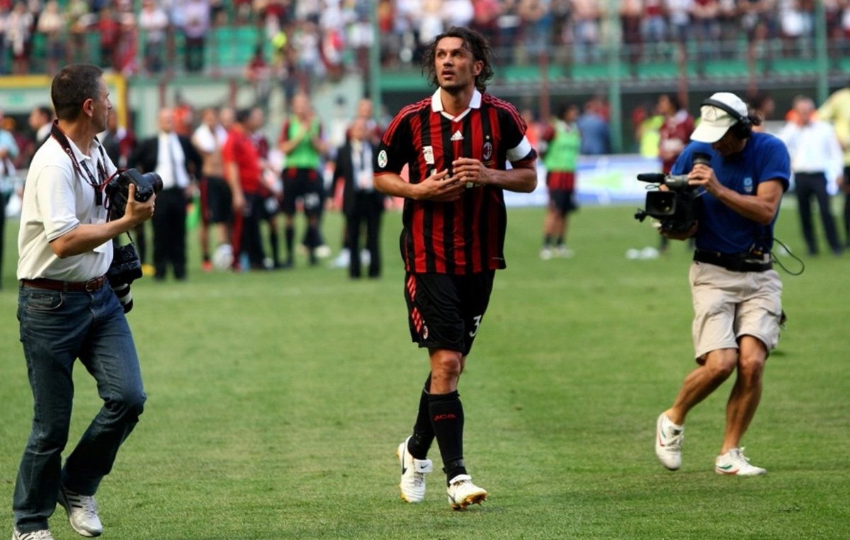 في قاموس كره القدم هناك لاعب ( جيد ، ثم نجم عظيم ، ثم اسطوره )

لكن فوق كل هؤلاء هناك باولو مالديني