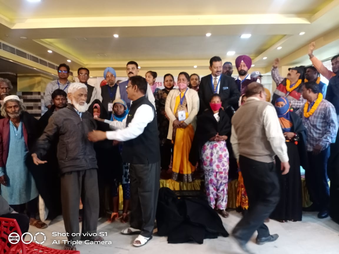 mohammadpwz's tweet image. Mother Teresa International Foundation Distributed Blankets and Wollen clothes among poor and needy people.we also Award people who have participated in the Free eye checkup camp. 
We are always there for poor people to help them for health and Education.