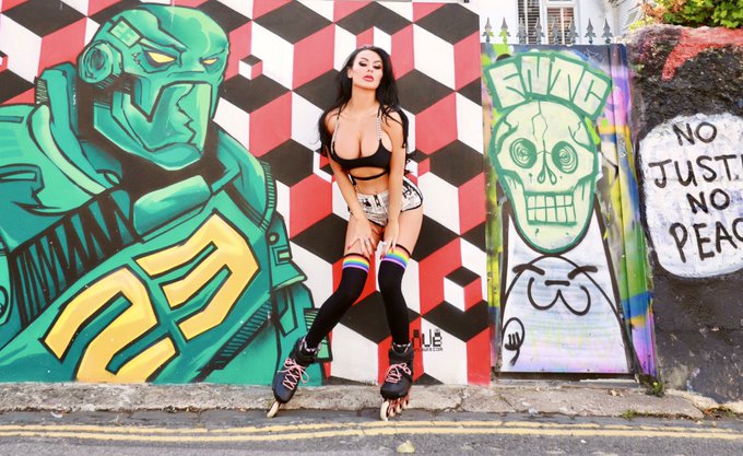 The Brighton Skate Slut Movie! 💥   https://t.co/1DczmmgOIr  Throwback to warmer summer days when it was