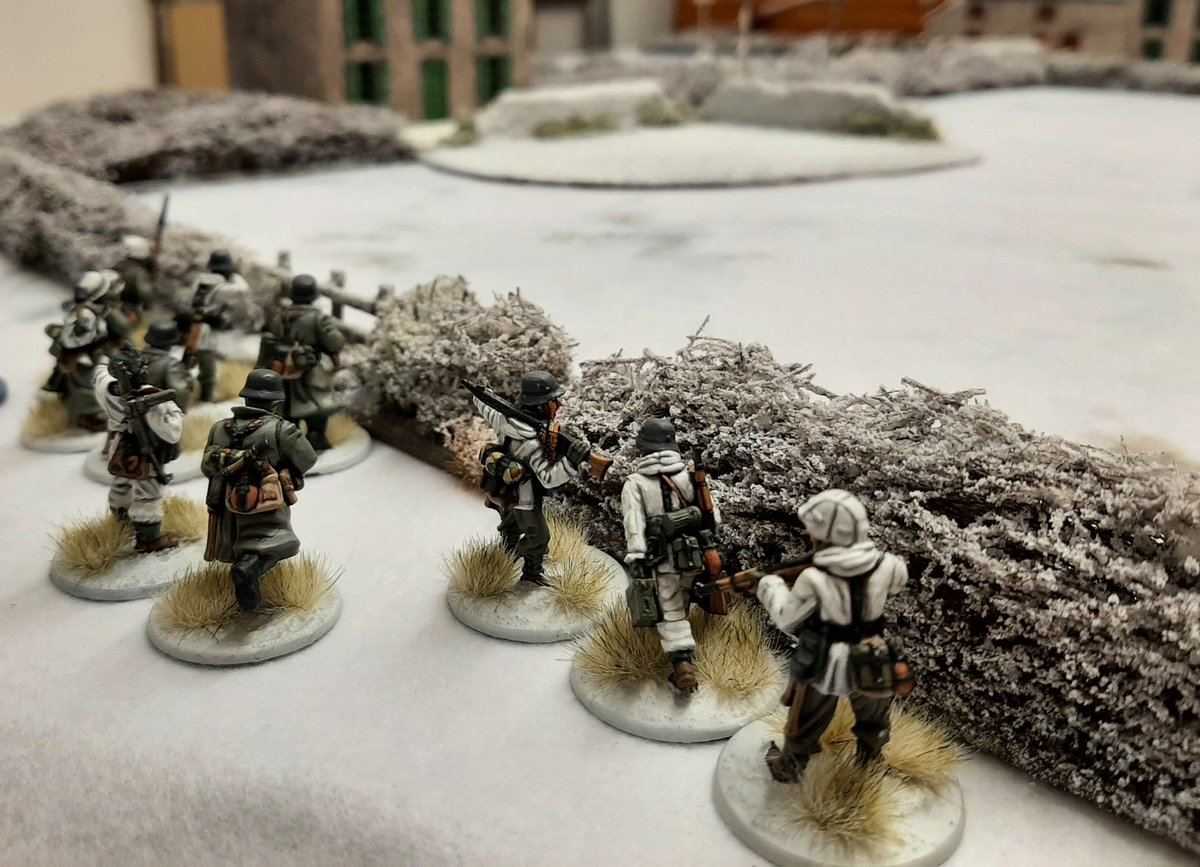 Pulling his troops back minus one squad that was pinned, the German cmdr tried to move up the left side of the table with the support of a Pz 4