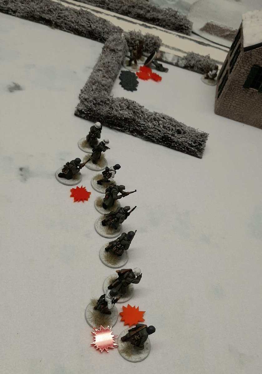 Stopping the barrage with a CoC dice the attack through the woods was back on.Using Handgranatten the 4th squad charged in on the US troops in the centre of the table, wiping them out along with a Senior Leader, game over