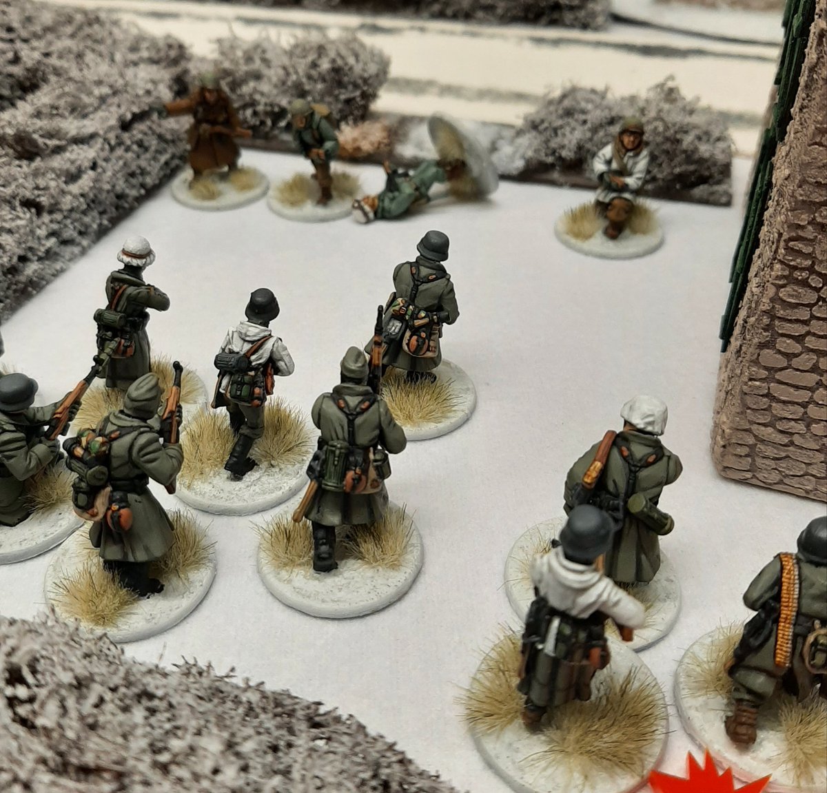 Stopping the barrage with a CoC dice the attack through the woods was back on.Using Handgranatten the 4th squad charged in on the US troops in the centre of the table, wiping them out along with a Senior Leader, game over