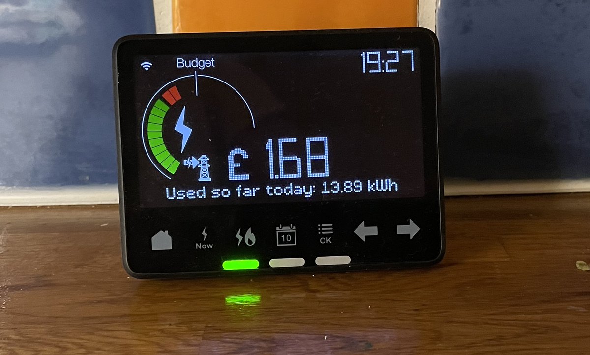 PJPrydderch's tweet image. Powering the house from my car seems so futuristic! But it could be a solution to managing the grid when we’re all driving EVs @octopus_energy @OctopusEV @wallboxchargers @NissanUK #powerloop