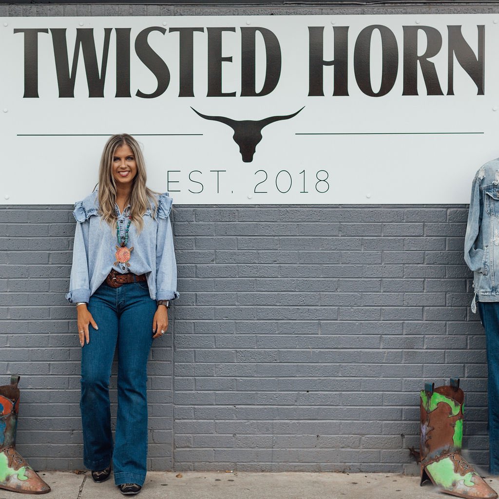 Howdy Twitter 👋🏼 figured y’all might be into some rad threads, unique pieces, and shopping small with ya girl! 

🚨How about a #giveaway ?! 🚨 win a $25 TH gift card that can be used online or in-store!

🌵Follow us on Twitter 
🌵 Retweet this tweet 

#shoptwistedhorn