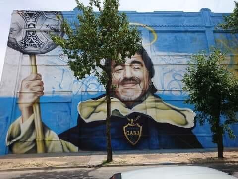 #DiegoEterno ♾ 🔟💙💛💙
Hermoso mural realizado por el artista Alfredo Segatori en Aristobulo Del Valle 50, LA BOCA