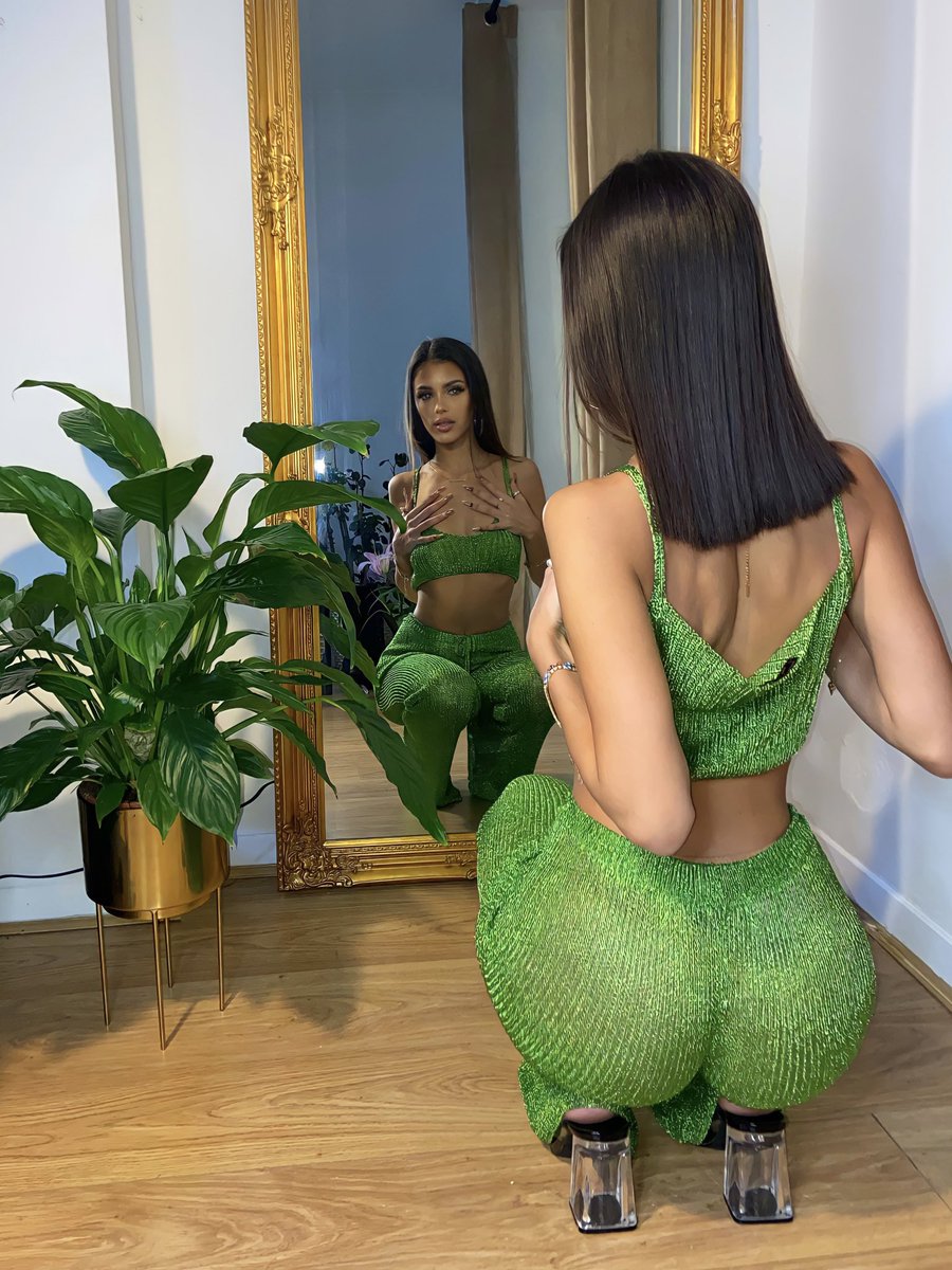 tatajuanita_'s tweet photo. le vert me va bien 🥺🧚🏼 https://t.co/AUaJTR0iuf