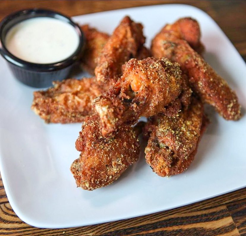 zpizza's tweet photo. Gametime ready. 🍕🏈 Which team are you rooting for today? 

Enjoy the games with our pizza and wings! For today only, receive 10% off any online orders. Use code 0121 at checkout. 

Order now: https://t.co/XkXQEzvR0M https://t.co/CImG2eAxoV