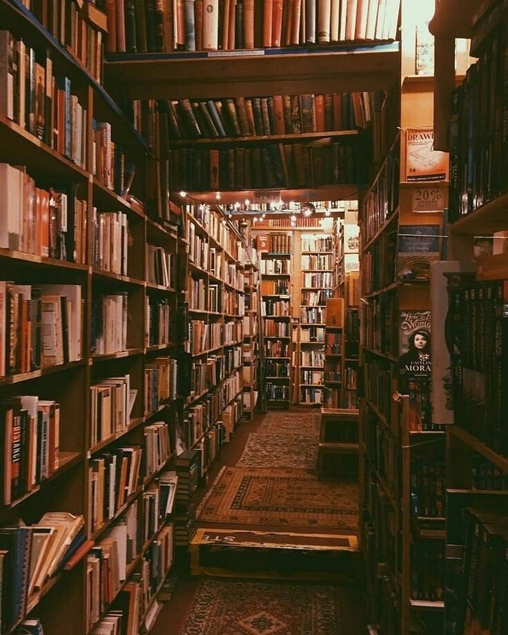 neoldu's tweet photo. Sanırım en güzel terapilerden biri de kitabevi ve sahaf gezmek. https://t.co/ZyRfKxcgb7