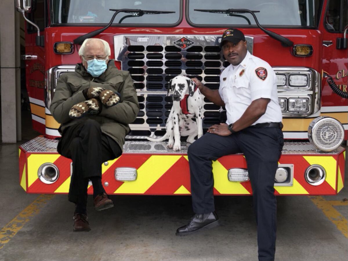 ClksFire's tweet photo. Chief Montgomery had a couple of visitors this week.  Help us with a good caption for the photo (keep it clean). https://t.co/7rhZOCsZwl