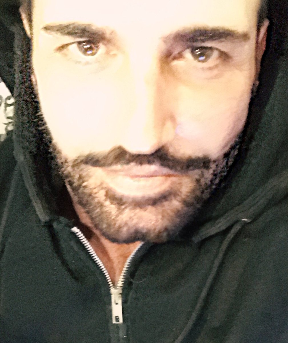 blasimanagement's tweet photo. A little bit boring Sunday 🤨 #sunday #sundaymood☀️ #boring #boringday #boringsunday #robertoblasi #domenica #noia #annoiato #beard #bearded #portrait #portraitphotography https://t.co/Xyxvu7b5c9