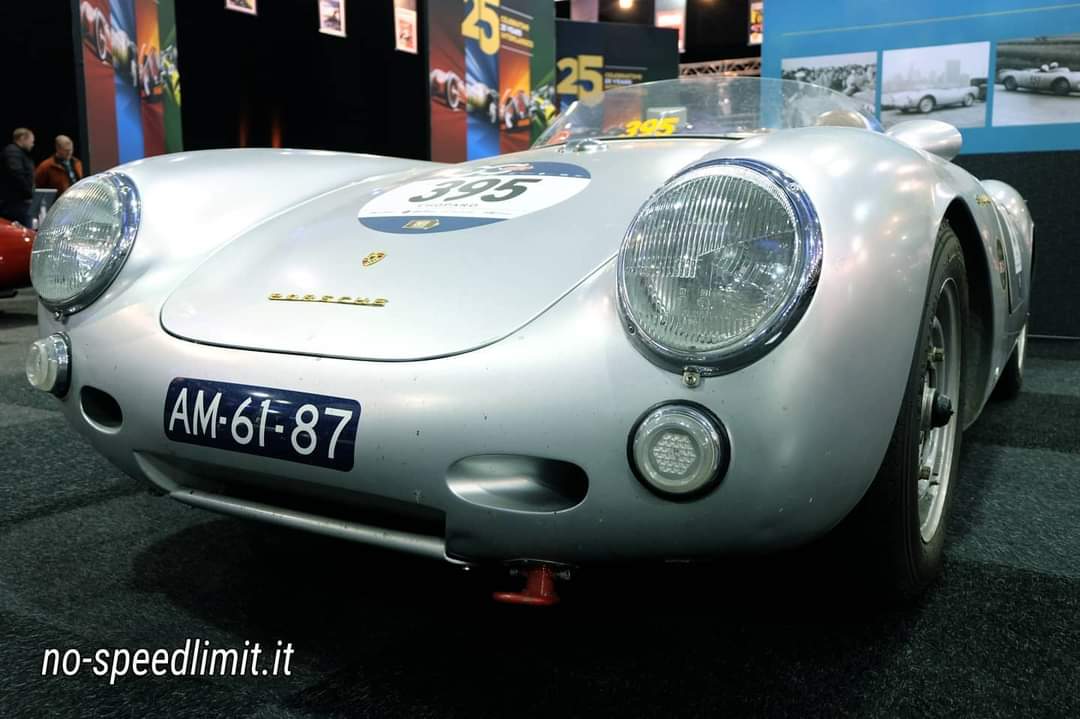 NoSpeedLimit_it's tweet image. 1955 #PORSCHE550SPYDER 
220 km / h 
Exclusive and original Spyder 1500 RS from the #StateofArt #ClassicPorsche Collection.
#motorsportlegend #aircooledporsche #boxerengine  #memories #interclassicsmaastricht 2018 #interclassicmaastricht2018. For more: no-speedlimit.it/Interclassics_…