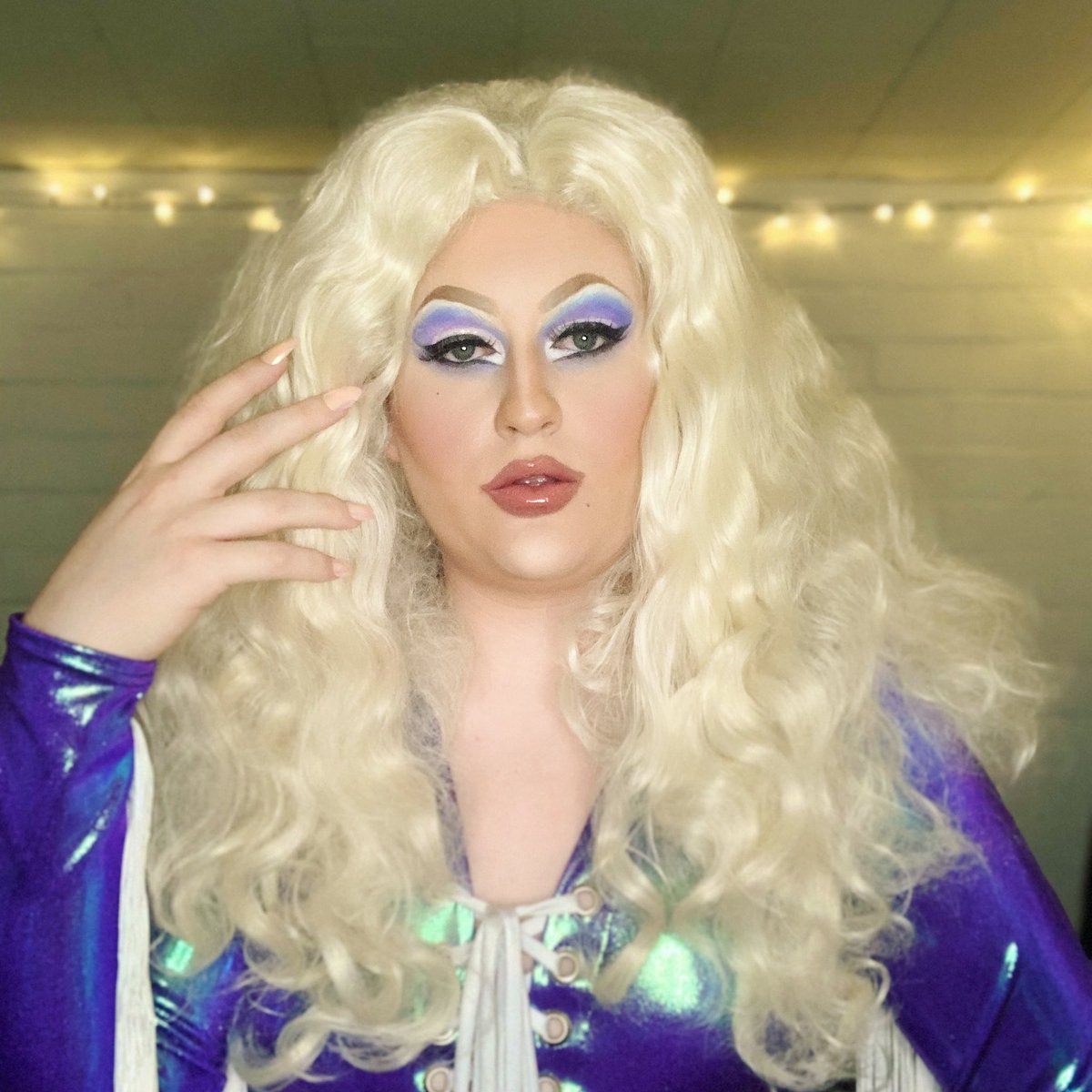 thedollipop's tweet photo. i’m just trying to show off that i wore nails https://t.co/J0vXb6GMQq