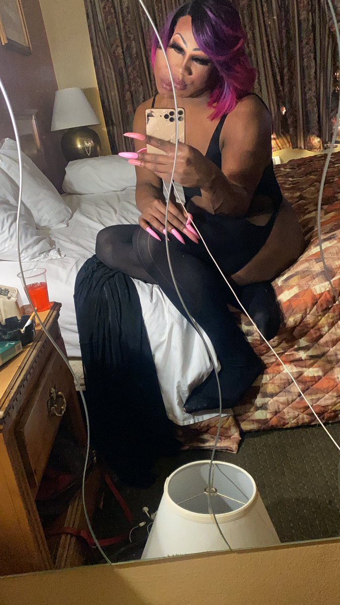 UndaPressureDy's tweet photo. Need sum company. Any huge Tops, blessed verse freaks. #chicago #chicagobbc #sneaklink #shemeat #nonbinary #versefreaks #poppergay #bbctops https://t.co/JYn67619sN