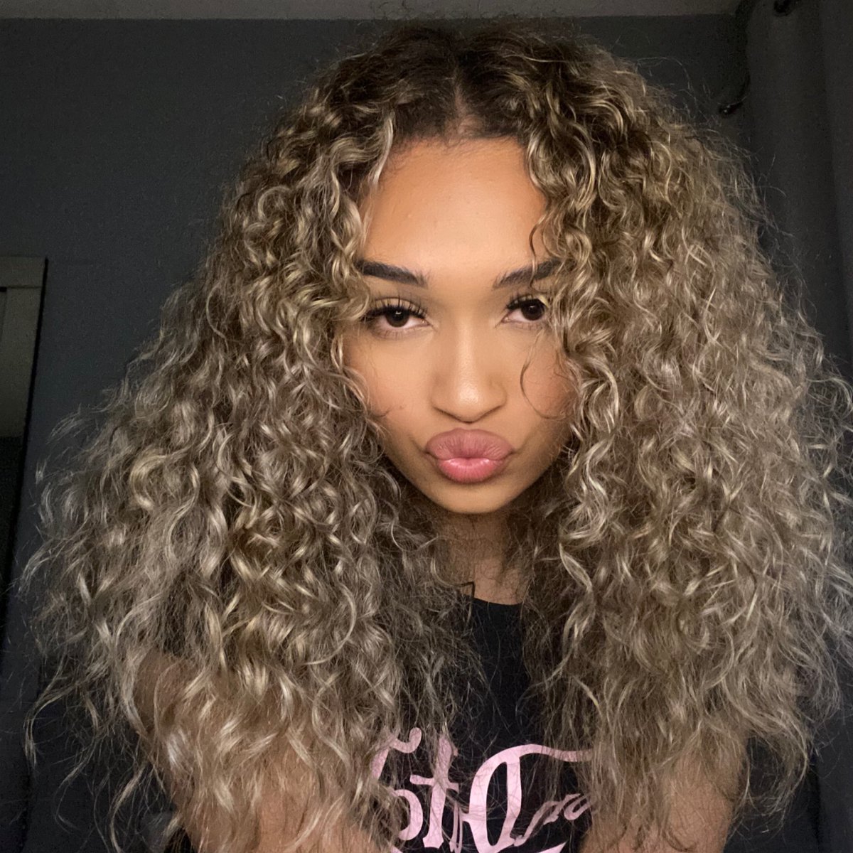 karaasteele's tweet photo. Crazy hair, don’t care🦁 https://t.co/a6cDFIcAAy