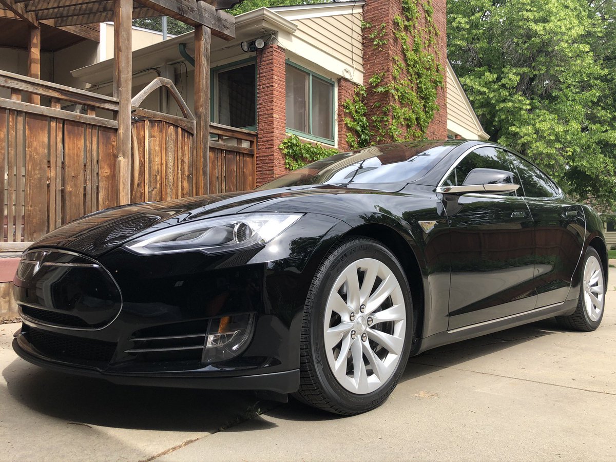 seanmmitchell's tweet image. THIS is why @tesla owners are so frustrated with #teslaserviceissues!!!! I just scheduled a tire rotation through the app for this Wednesday. It took an entire 30 seconds. Worst part is they have to come to my house so I’m not inconvenienced. The outrage!!! 🤪