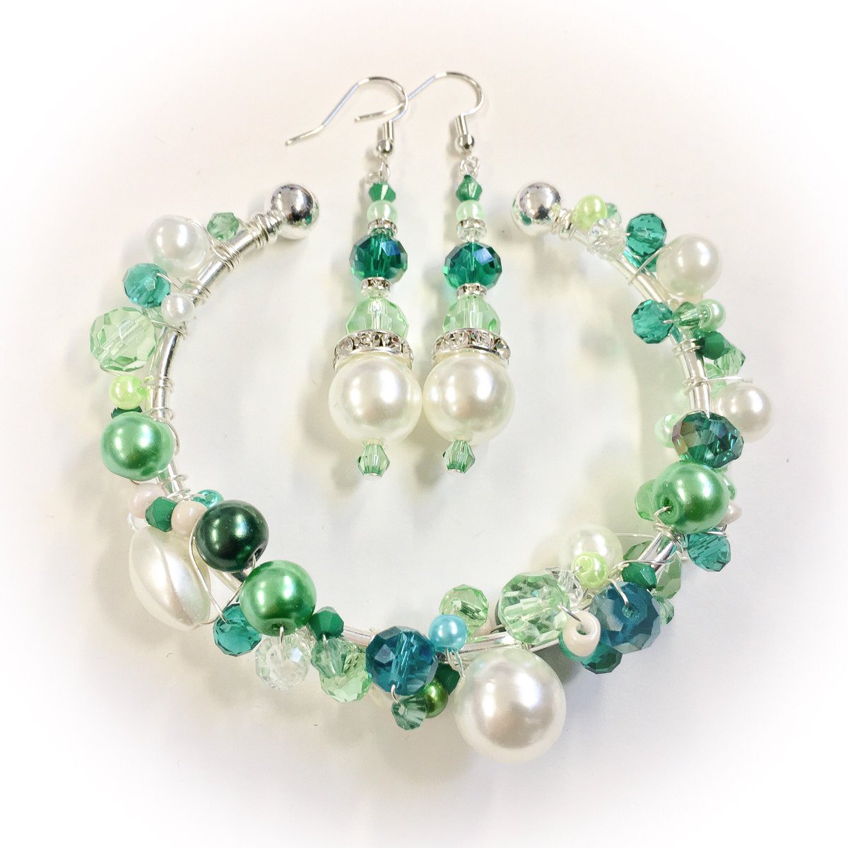 I’m teaching this new exciting 5wk beadwork course on Zoom. Starting Tuesday the 2nd of March from 1-3pm. Concessions are available &amp; its very reasonable prices. All materials are included, all you need is your own pliers &amp; cutters. <a href="/WMCollege/">WM College</a> 

wmcollege.ac.uk/courses/jewell…