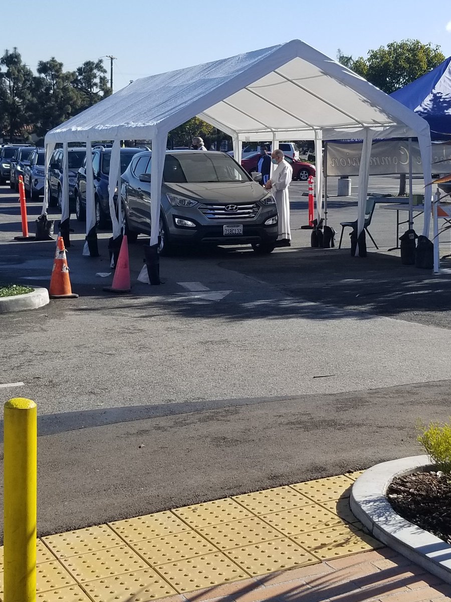 AmericanMartyrs's tweet photo. Long lines for the Holy Eucharist today! Thanks be to God we are able to feed the hungry souls. #AMCares https://t.co/Syey1oXQFt