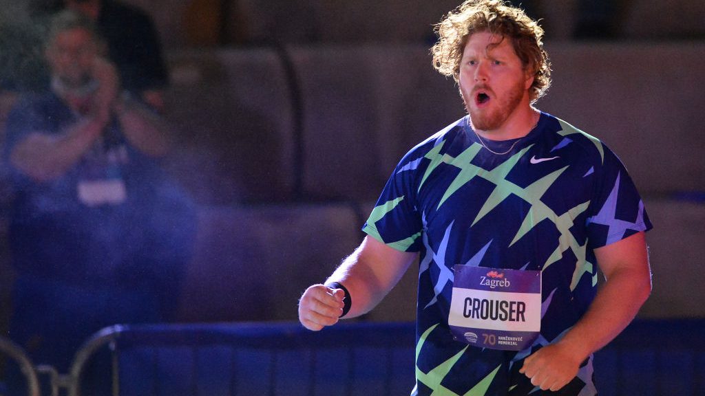 Ryan Crouser breaks world indoor shot put record with 2 best throws in history olympics.nbcsports.com/2021/01/24/rya…