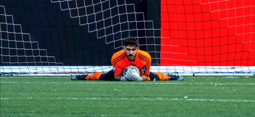 Cuándo sumas el nivel de <a href="/miguelmm_92/">Miguel Martinez</a> bajo palos con el de <a href="/dani_zarara/">Dani Zaragoza🔻</a> tras la cámara.. ¡Qué maravilla! 📸

#Cancerbero ❤️🖤⚽