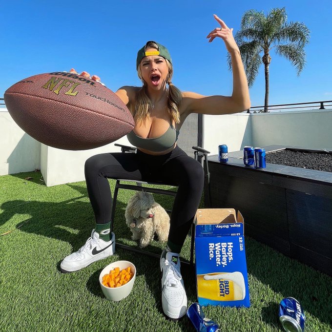 TOUCHDOWN BABY!!! ? #GoPackGo https://t.co/NhVyLMqRT0