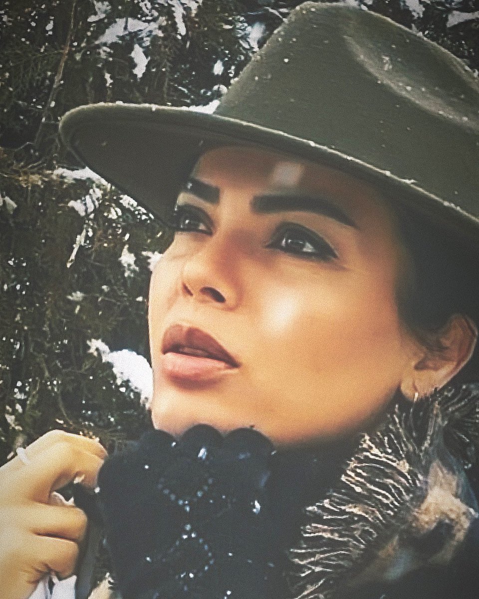 Kaç anlayışa sığar ki ikinci el yaşamak?     #söz #mehtapsafak #edebiyat #kitap #şey #yazar