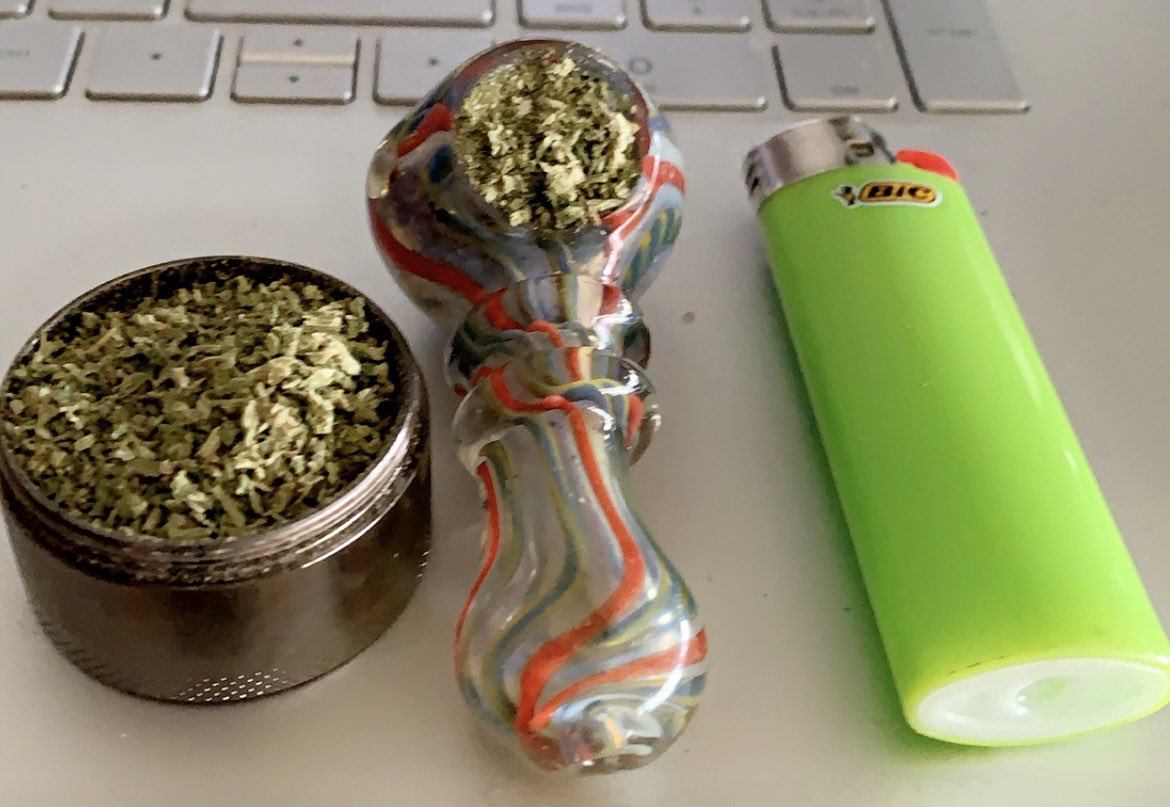 How’s your weekend been? #420friendly #weedlife #SmokerSunday