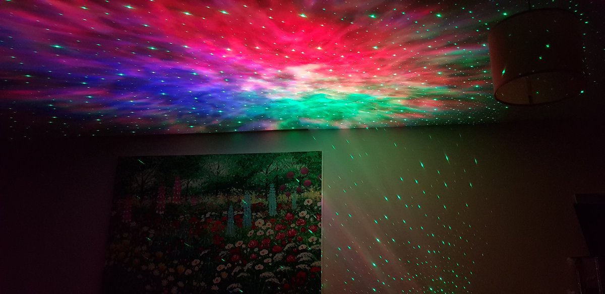 goodmaz_maria's tweet image. I do love this projector. I&apos;m not a fan of bright lights (they hurt my eyes) so use lamps or side lights normally or just this recently in the main livingroom. #PrettyStars #GalaxyProjector