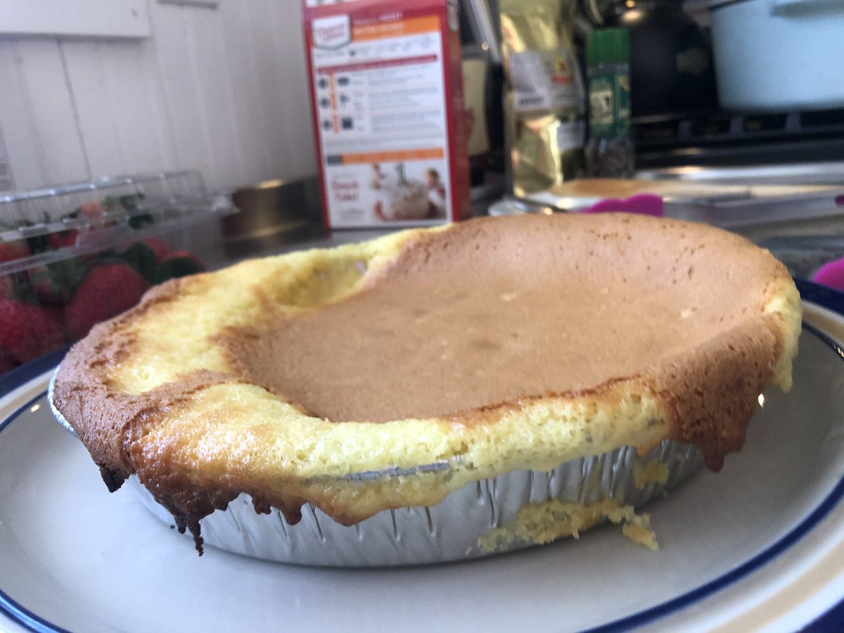 erbear17's tweet image. Cake didn’t turn out the way I planned.  🤷‍♀️                                     Go Bills! 💙❤️🦬❤️💙
#BillsMafia