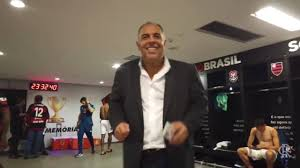 FlaMadri96's tweet photo. Sera que o @marcosbrazrio vai aparecer dançado hoje no vestiário? #forambraz #foraceni #Flamengo #FlamenguistaSegueFlamenguista https://t.co/9pqxwLZ3cP