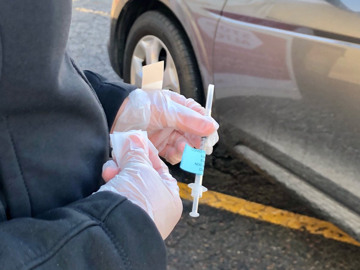 uchealth's tweet photo. Today was a success! UCHealth vaccinated about 1,000 people as a practice run at @CoorsField, helping us prepare for future large scale drive-thru events. Thanks to our partners: @CityofDenver, @CDPHE, @Rockies, @GovofCO, @DenverPolice @Verizon, @DenverHealthMed &amp; @StadiumMedical https://t.co/yAz8RS1DbW