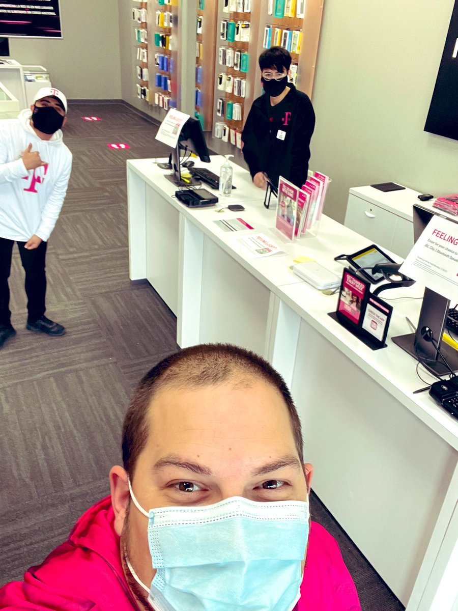 Today we are back in McHenry “Surprising and delighting” Come see us we have goodies for the whole family. #Tmobile #TruckLife