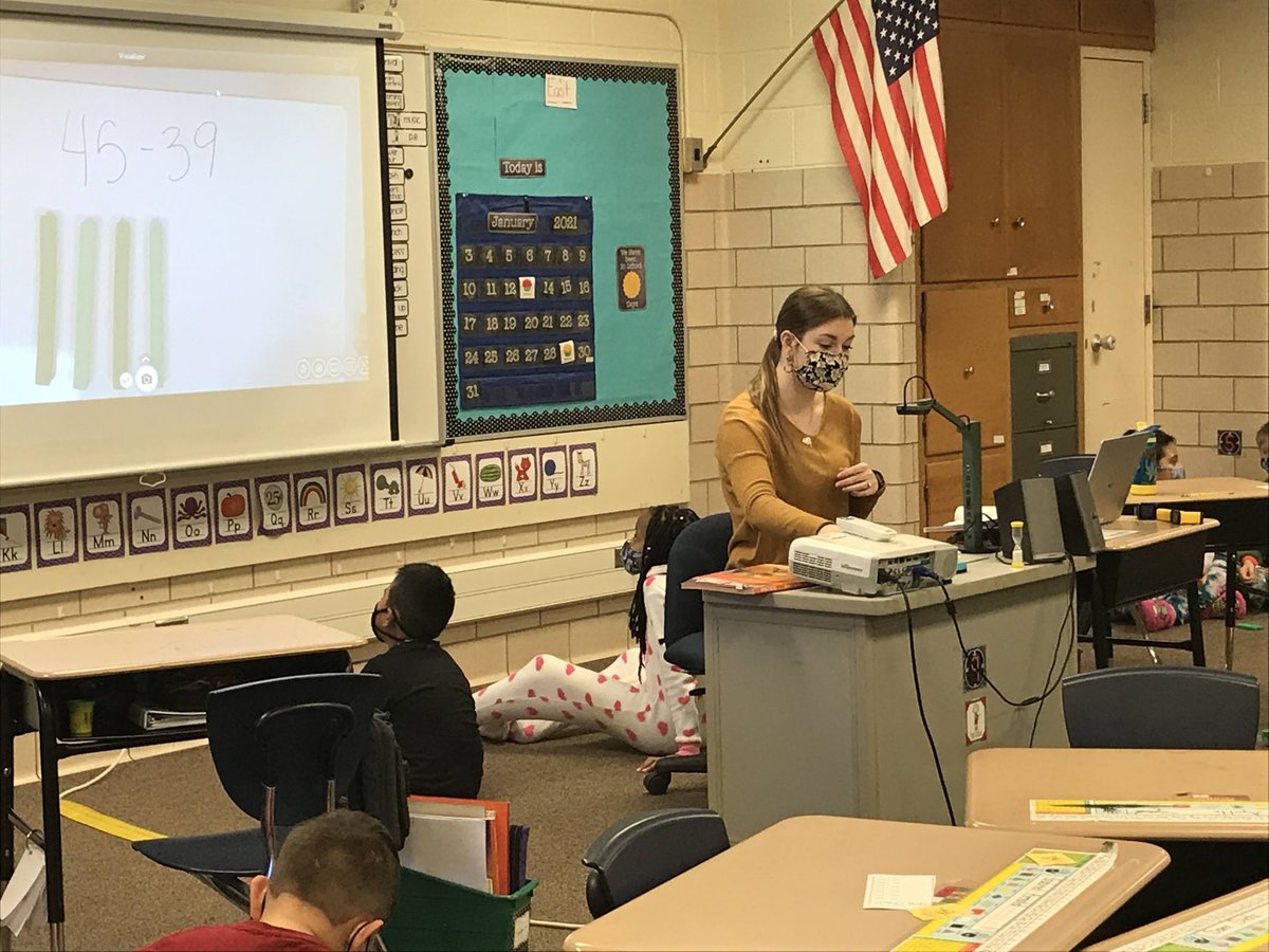 Photo of the Week: UNK student teacher Ms. Pachta is off to a great start this semester! She's working with Mrs. Vance and Mrs. Dubbs!  Please check your email or click the link below to view our weekly family message. drive.google.com/file/d/1V6tLQK…  #KnightsofNewell