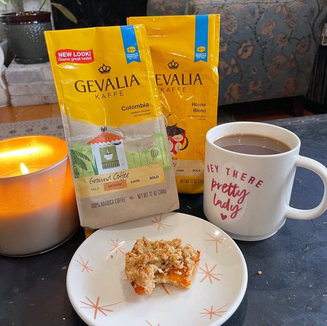 Getting cozy today with a tasty &amp; smooth cup of coffee &amp; a homemade apricot bar ❤️🌧☕️ #contest #complimentary #ThePerfectCup #Gevalia #GevaliaKaffe #GEVALIAxInfluenster <a href="/Influenster/">Influenster</a> <a href="/gevalia/">Gevalia Coffee</a>