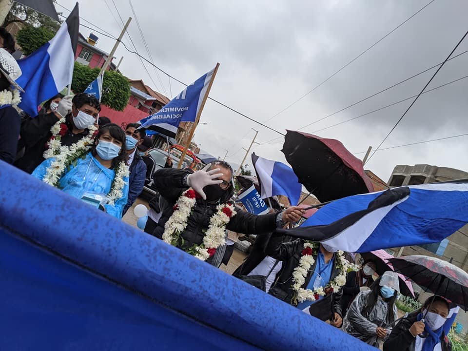 cox_oficial's tweet photo. Muy felices de recibir el cariño y el apoyo de la ciudadanía de #SebastiánPagador, gremiales del Mercado Campesino y vecinas y vecinos en la Zona Sur, este es el camino para construir la ciudad que las y los cochabambinos nos merecemos.
#PorElReencuentroDeCochabamba
#CoxAlcalde https://t.co/LOMmEM8V2f
